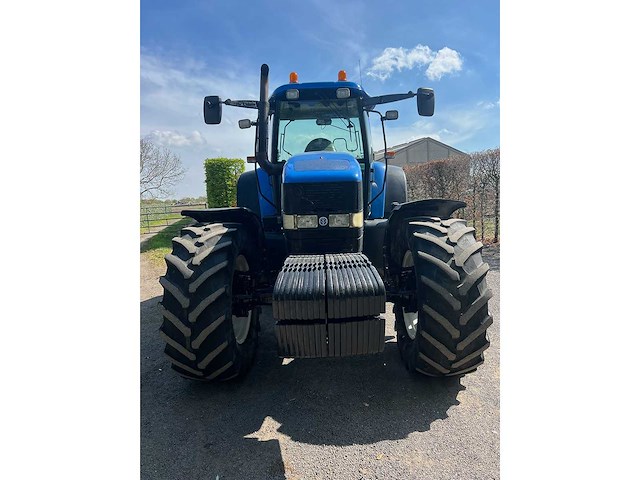 New holland - 2002 - tm175 4wd sa - vierwielaangedreven landbouwtractor - afbeelding 13 van  20