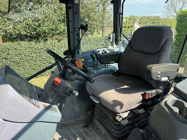 New holland - 2002 - tm175 4wd sa - vierwielaangedreven landbouwtractor - afbeelding 14 van  20