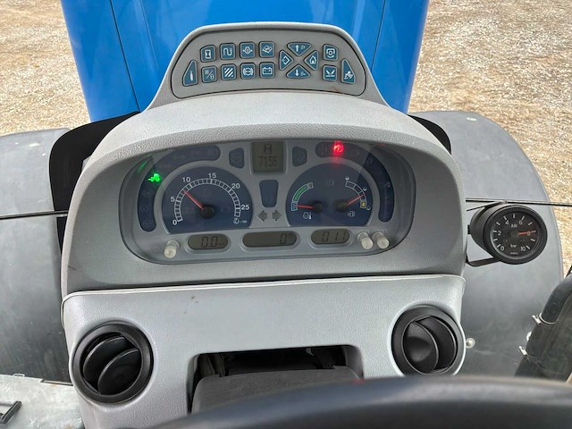 New holland - 2008 - t6080 - vierwielaangedreven landbouwtractor - afbeelding 10 van  21