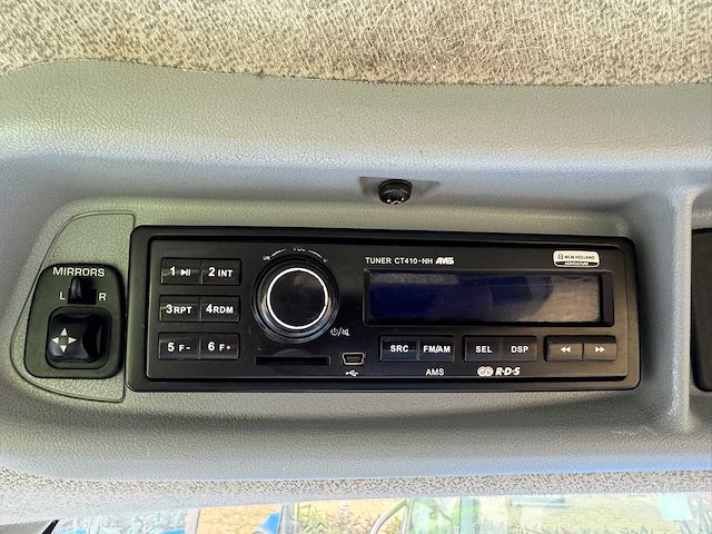 New holland - 2010 - t7040 4wd sa - vierwielaangedreven landbouwtractor - afbeelding 7 van  27