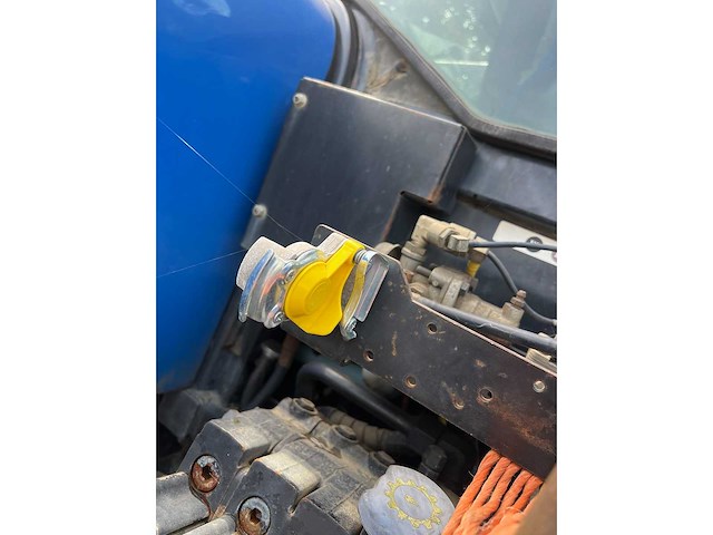 New holland - 2010 - t7040 4wd sa - vierwielaangedreven landbouwtractor - afbeelding 11 van  27