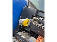 New holland - 2010 - t7040 4wd sa - vierwielaangedreven landbouwtractor - afbeelding 11 van  27