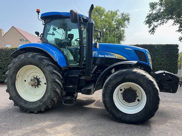 New holland - 2010 - t7040 4wd sa - vierwielaangedreven landbouwtractor - afbeelding 26 van  27