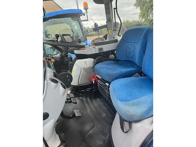 New holland - 2010 - t7040 4wd sa - vierwielaangedreven landbouwtractor - afbeelding 27 van  27
