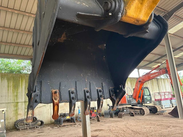 New holland - b80b - backhoe loader - 2017 - afbeelding 8 van  21