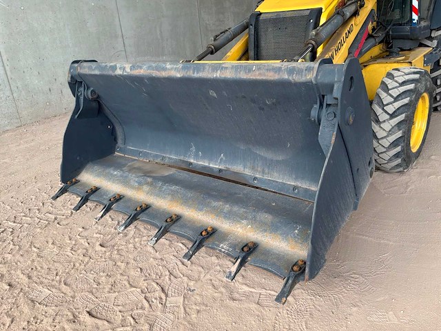 New holland - b80b - backhoe loader - 2017 - afbeelding 10 van  21