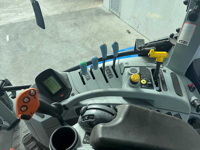 New holland - t7.230 - 4-wheel drive tractor - 2018 - afbeelding 4 van  15