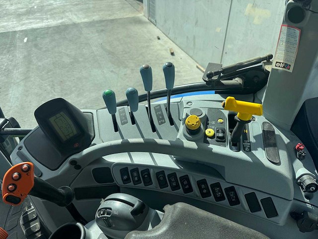 New holland - t7.230 - 4-wheel drive tractor - 2019 - afbeelding 5 van  15