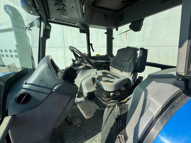 New holland - tvt135 - 4-wheel drive tractor - 2005 - afbeelding 4 van  21
