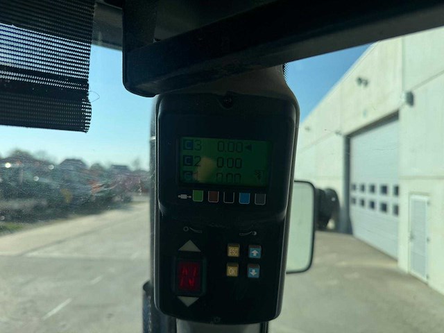 New holland - tvt135 - 4-wheel drive tractor - 2005 - afbeelding 9 van  21