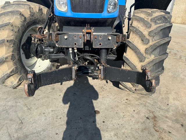 New holland - tvt135 - 4-wheel drive tractor - 2005 - afbeelding 2 van  19