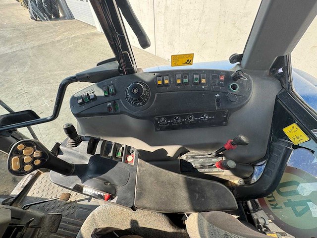 New holland - tvt135 - 4-wheel drive tractor - 2005 - afbeelding 3 van  19