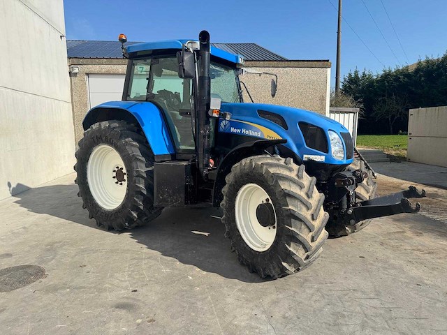 New holland - tvt135 - 4-wheel drive tractor - 2005 - afbeelding 13 van  19