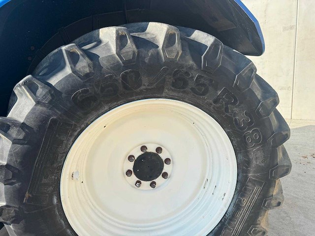 New holland - tvt135 - 4-wheel drive tractor - 2005 - afbeelding 18 van  19