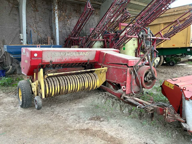 New holland 286 super hayliner 10 rechthoekige balen-hooimateriaal - afbeelding 1 van  11