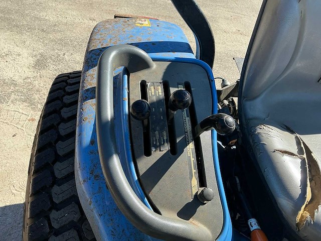 New holland boomer 2030 tractor - afbeelding 5 van  22