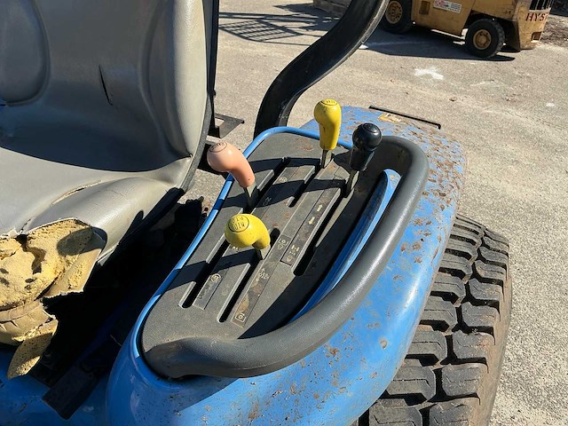 New holland boomer 2030 tractor - afbeelding 7 van  22
