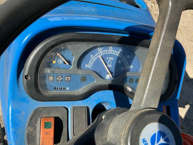 New holland boomer 2030 tractor - afbeelding 9 van  22