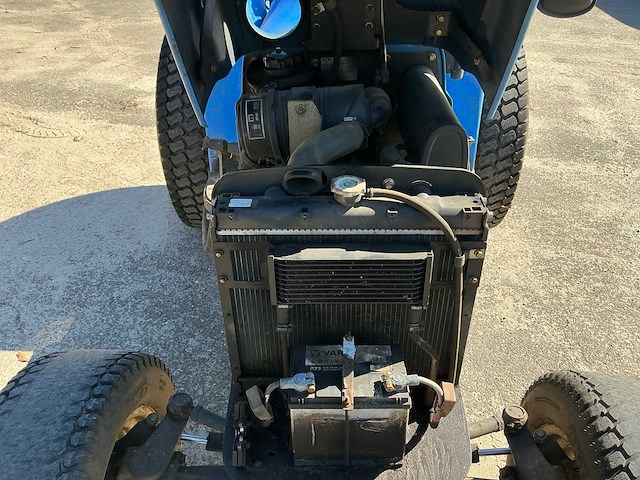 New holland boomer 2030 tractor - afbeelding 12 van  22