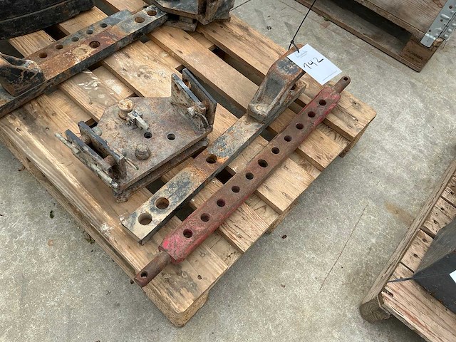 New holland gatenbalk + trekhaak - afbeelding 2 van  3