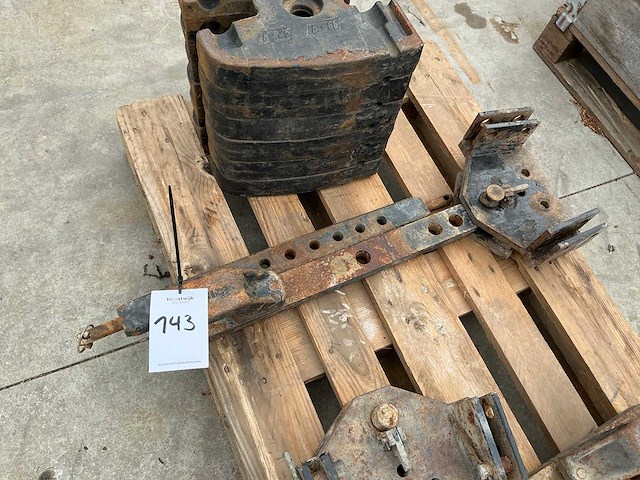 New holland gatenbalk + trekhaak - afbeelding 1 van  4