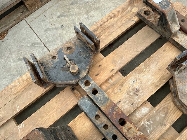 New holland gatenbalk + trekhaak - afbeelding 3 van  4