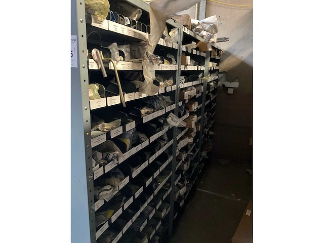 New holland grote partij diverse kleine originele onderdelen - afbeelding 3 van  10