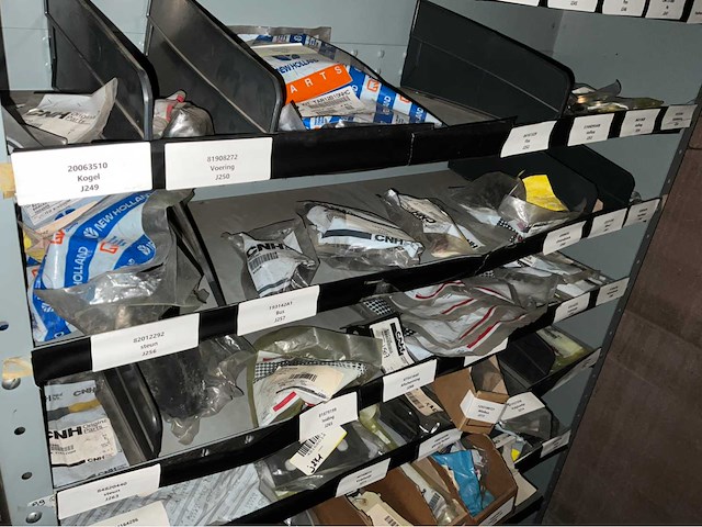 New holland grote partij diverse kleine originele onderdelen - afbeelding 5 van  10