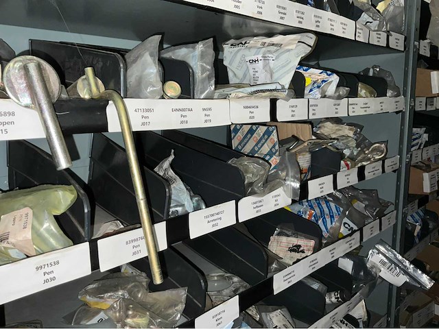 New holland grote partij diverse kleine originele onderdelen - afbeelding 6 van  10