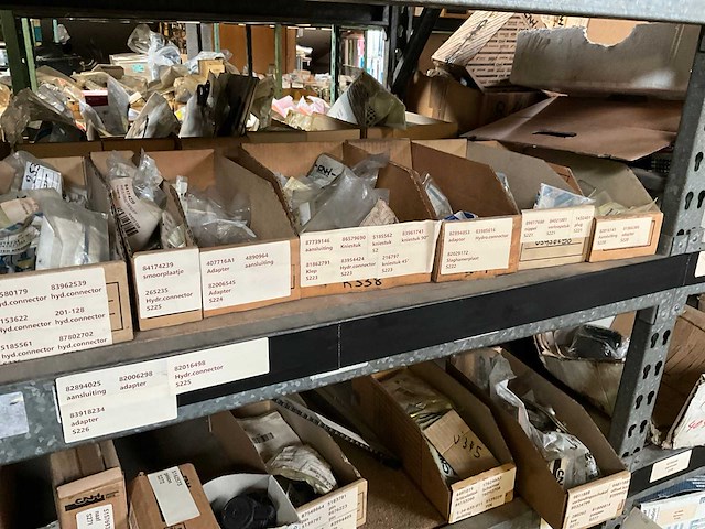 New holland grote partij diverse originele onderdelen - afbeelding 10 van  29