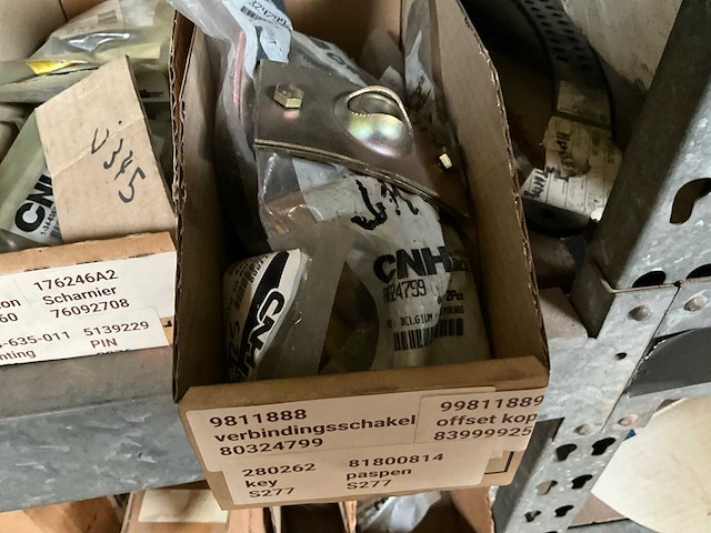 New holland grote partij diverse originele onderdelen - afbeelding 13 van  29