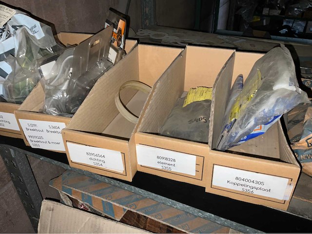 New holland grote partij diverse originele onderdelen - afbeelding 18 van  29