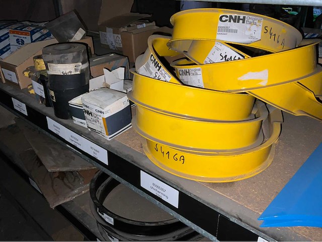 New holland grote partij diverse originele onderdelen - afbeelding 20 van  29