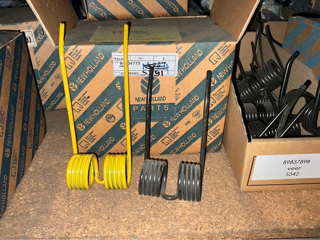 New holland grote partij diverse originele onderdelen - afbeelding 21 van  29