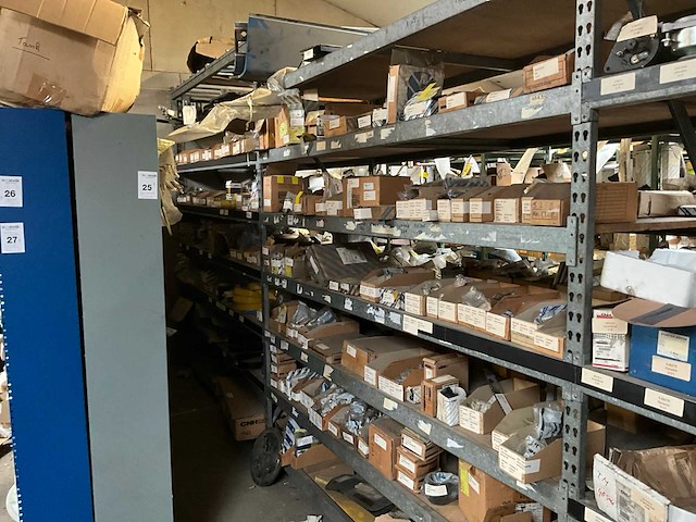 New holland grote partij diverse originele onderdelen - afbeelding 12 van  29