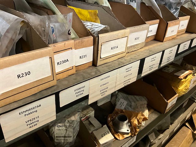 New holland grote partij diverse originele onderdelen - afbeelding 27 van  29