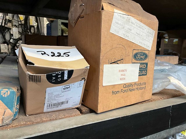 New holland grote partij diverse originele onderdelen - afbeelding 29 van  29