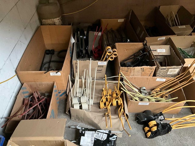 New holland grote partij hooibouw hark en schudtanden - afbeelding 2 van  3