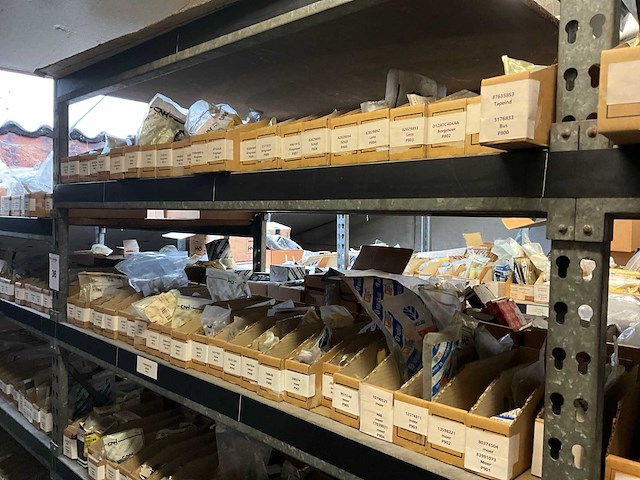 New holland grote partij originele bouten en moeren - afbeelding 7 van  7