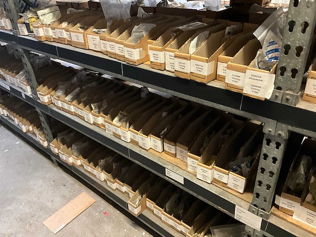 New holland grote partij originele bouten en moeren - afbeelding 5 van  7