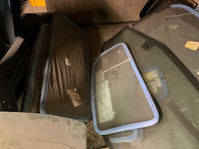 New holland grote partij originele cabine ruiten - afbeelding 4 van  4