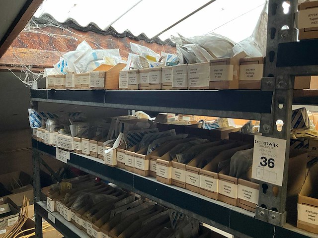 New holland grote partij originele dichtingen en vulringen - afbeelding 1 van  6