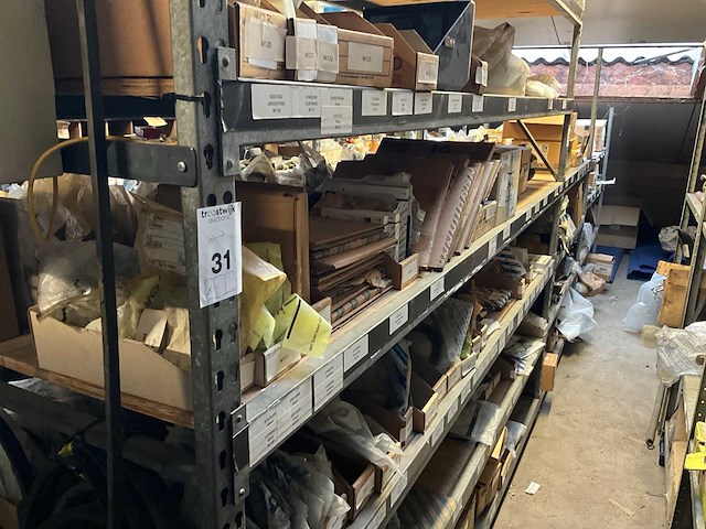 New holland grote partij versnellingsbak onderdelen + accumulatoren - afbeelding 1 van  11