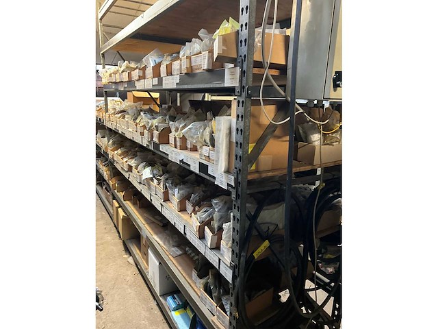 New holland grote partij versnellingsbak onderdelen + accumulatoren - afbeelding 4 van  11