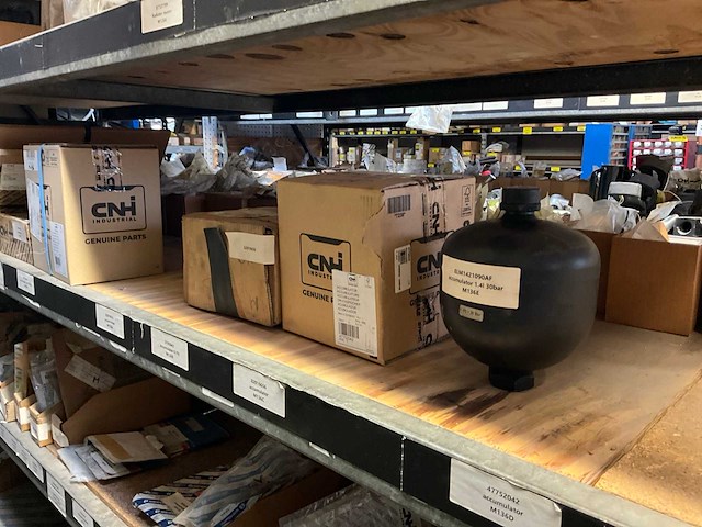 New holland grote partij versnellingsbak onderdelen + accumulatoren - afbeelding 7 van  11