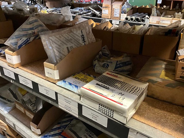 New holland grote partij versnellingsbak onderdelen + accumulatoren - afbeelding 8 van  11