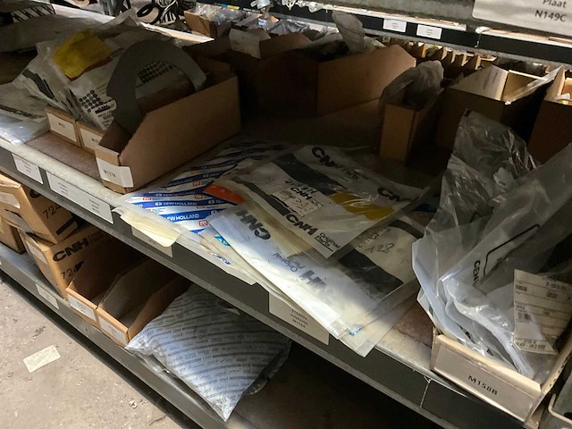 New holland grote partij versnellingsbak onderdelen + accumulatoren - afbeelding 9 van  11