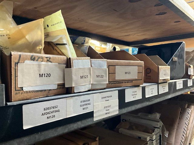 New holland grote partij versnellingsbak onderdelen + accumulatoren - afbeelding 4 van  11