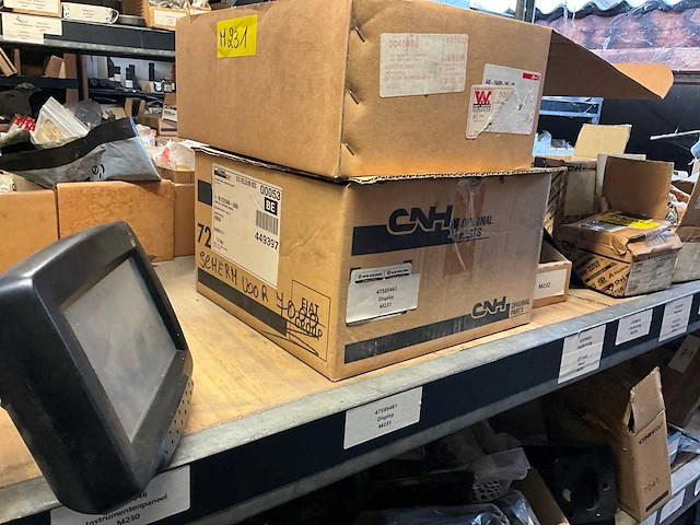 New holland grote partij wielnaven en flenzen+ gps schermen - afbeelding 4 van  11