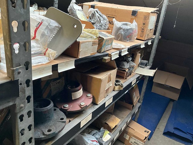 New holland grote partij wielnaven en flenzen+ gps schermen - afbeelding 10 van  11